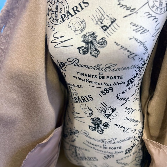 ONLY shacket in medium. Excellent condition!!! - Picture 7 of 7